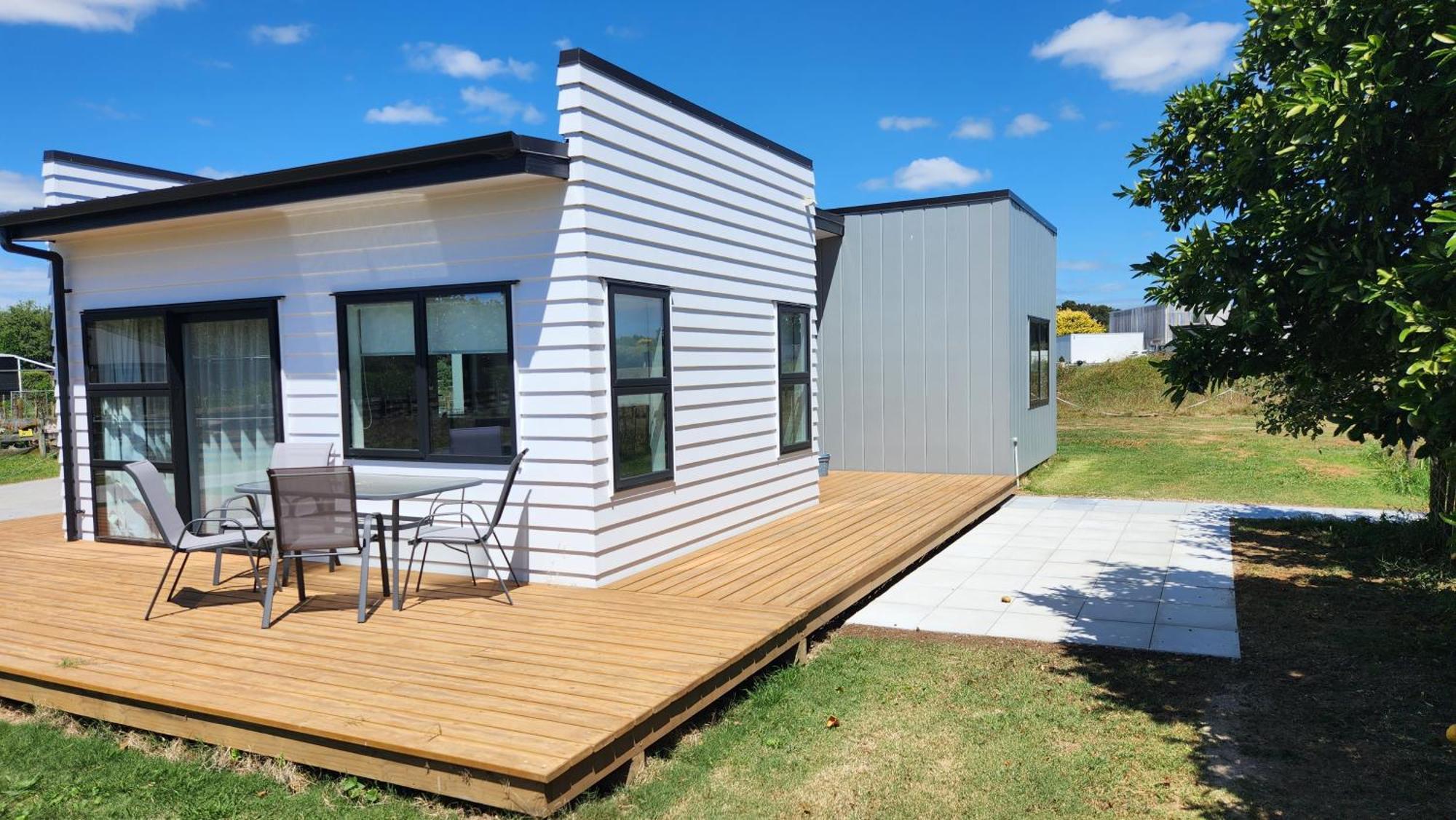 Aberdeen Cottage With Hobbit House Sleep-Out Tamahere Exterior photo